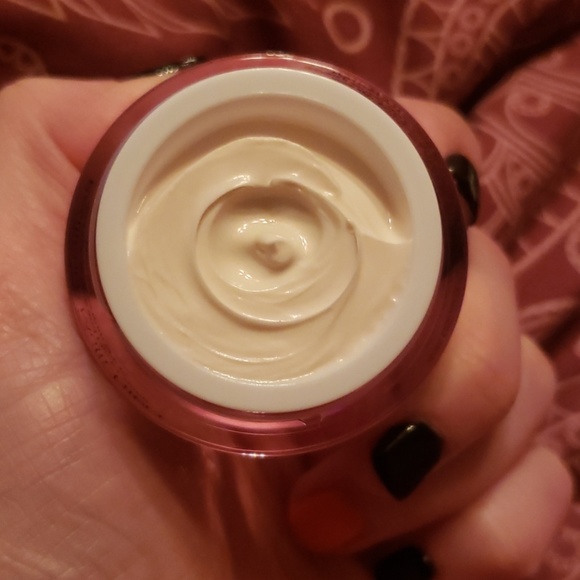 Estee Lauder Resilience Face & Neck Creme - Picture 2 of 3